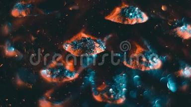 皮涅酮看起来像在太空中漂浮的闪闪发光的钻石岛的堆积。 旋转的小圆气泡
